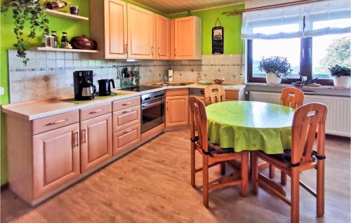 Betzenrod Apartamento | Amazing Apartment In Schotten With Kitchen