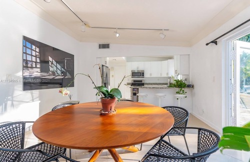 Wilton Manors Casa | Amazing backyard for Family vacation with heated pool.