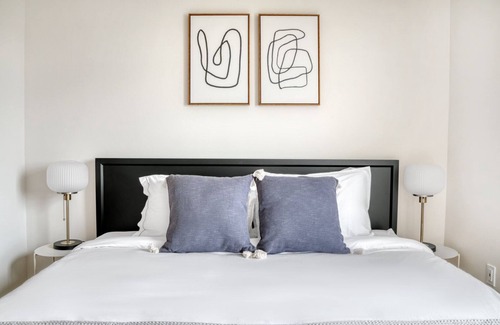 Old Ballard Apartamento | Amazing Ballard 2BR w/ Fire Pit & Gym, near Farmers Market, by Blueground