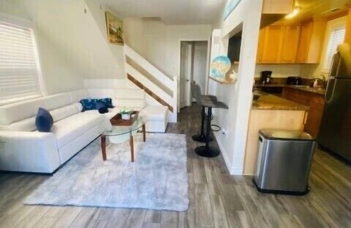 West Newport Casa | AMAZING Beach Escape - Beautiful 3 BD/2 BA-Bikes-BBQ-Umbrellas-Chairs-Balls-MORE