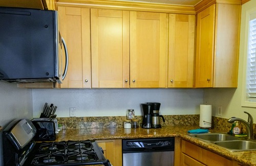 West Newport Casa | AMAZING Beach Escape - Beautiful 3 BD/2 BA-Bikes-BBQ-Umbrellas-Chairs-Balls-MORE