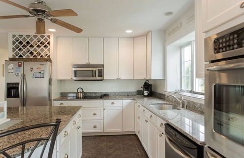 Wells Beach Casa | Amazing Beach House! 5 Bedroom across the Ocean!