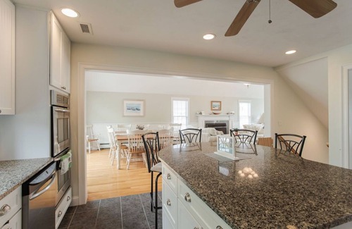 Wells Beach Casa | Amazing Beach House! 5 Bedroom across the Ocean!