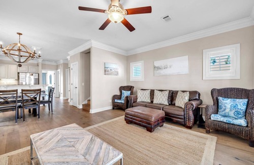 Crystal Shores Casa | Destin~Amazing Beach House~Location, Steps to Beach & Pool~Outdoor Living Space
