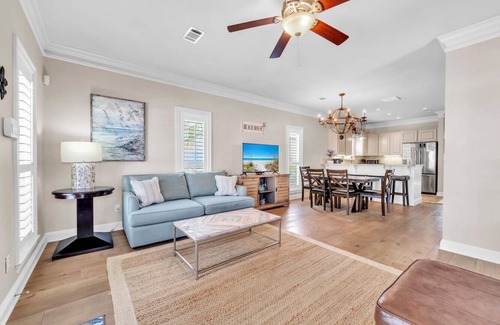 Crystal Shores Casa | Destin~Amazing Beach House~Location, Steps to Beach & Pool~Outdoor Living Space
