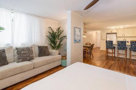 Punaluu Casa | Amazing Beachfront Condo