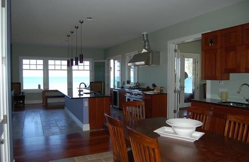Union Pier Casa | 7500 pies cuadrados Casa frente al mar en Union Pier Sleeps 12