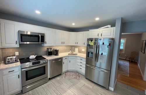 Osterville Casa | ¡RESERVAR AHORA! DIVERSIÓN en Osterville, MA - Capacidad 10 - Pase de playa, Fire Pit y más.
