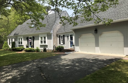 Osterville Casa | ¡RESERVAR AHORA! DIVERSIÓN en Osterville, MA - Capacidad 10 - Pase de playa, Fire Pit y más.