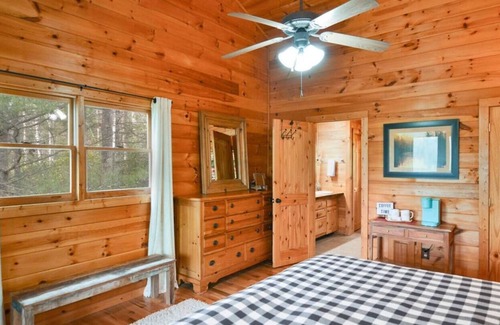 Ridgeline Vistas Cabina | Amazing Blue Ridge Mountain Views: Hot Tub | Fire Pit | Arcade | Pet-friendly
