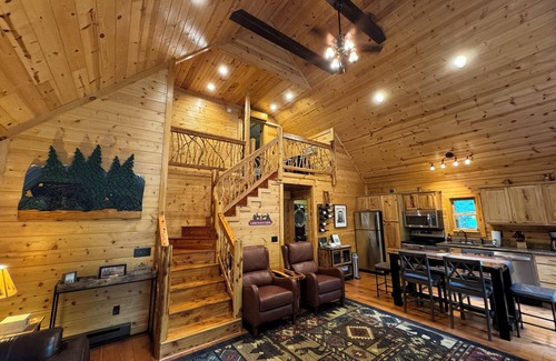 Purlear Cabina | Privado Blue Ridge Mountain Creekside Hideaway Log Home con bañera de hidromasaje / pozo de fuego