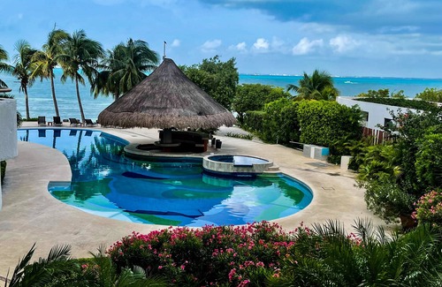 Isla Mujeres Condominio | ~ Increíble condominio Casa Bendicion en la playa, capacidad para 8 personas, piscina enorme con jacuzzi ~