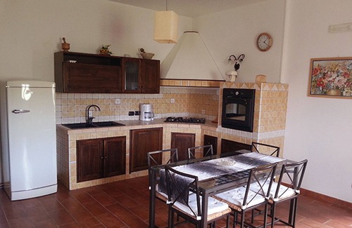 San Mauro Cilento Villa | Increíble Classic Stone House: una terraza verde con vistas al mar, colinas y montañas