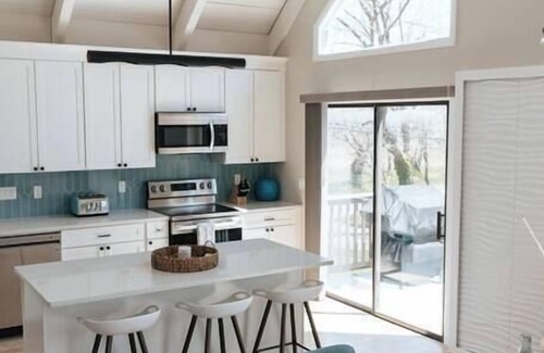 Middletown Casa | Amazing compound! Wedding stays! Gatherings! Newport! Beach!