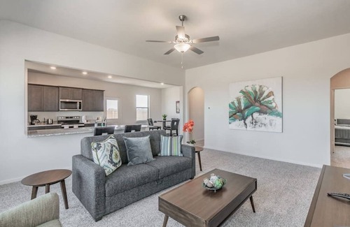 Seagoville Casa | Amazing Contemporary 4BR New Retreat ~ Fam&Group