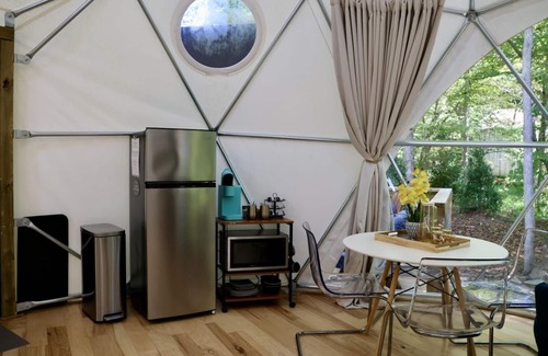 Pittman Center Alquiler De RV | Amazing Creekside Glamping Dome in Park-Like Setting with Hot Tub & A/C!