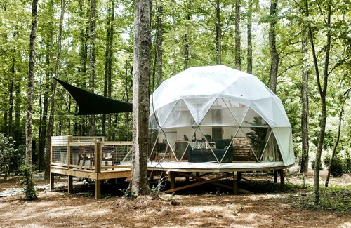 Pittman Center Alquiler De RV | Amazing Creekside Glamping Dome in Park-Like Setting with Hot Tub & A/C!