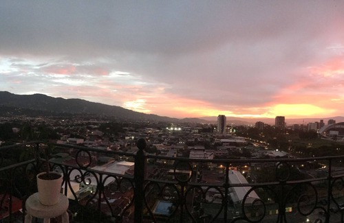 Mata Redonda Condominio | Increíbles amaneceres y puestas de sol que puedes ver desde la cama. Céntrico