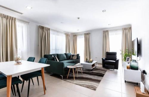 West Ridge Apartamento | Amazing Deluxe 2 Bedroom Space Available