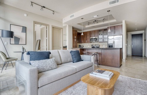 Second Street District Apartamento | Amazing Downtown 1BR w/ Gym & W/D, nr Lady Bird Lake, by Blueground