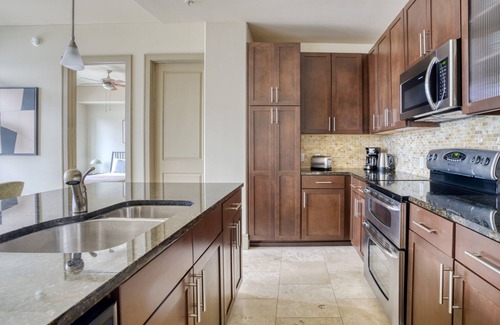 Second Street District Apartamento | Amazing Downtown 1BR w/ Gym & W/D, nr Lady Bird Lake, by Blueground
