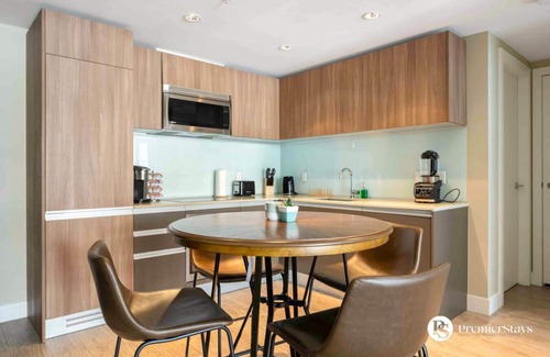 Victoria Park Condominio | 31st Floor High Rise » Sleep 4 » Parking » Netflix