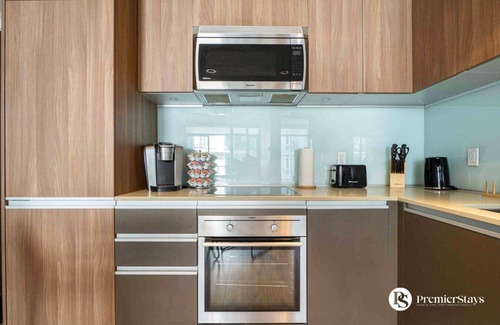 Victoria Park Condominio | 31st Floor High Rise » Sleep 4 » Parking » Netflix