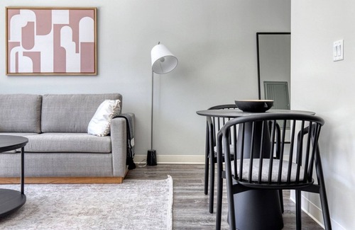 Edgewater Apartamento | Amazing Edgewater 1BR w/ Gym & Lounge, nr Red Line, by Blueground