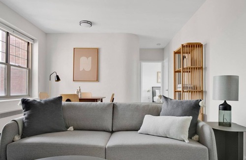 Evanston Apartamento | Amazing Evanston 2BR, 1 mile from Northwestern campus, by Blueground