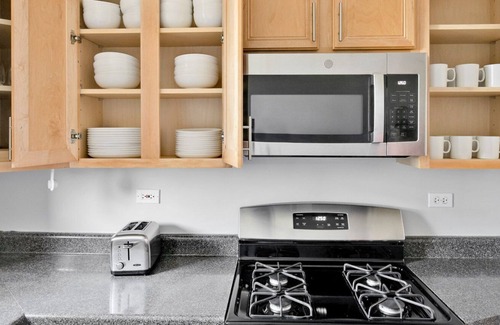 Evanston Apartamento | Amazing Evanston 2BR, 1 mile from Northwestern campus, by Blueground