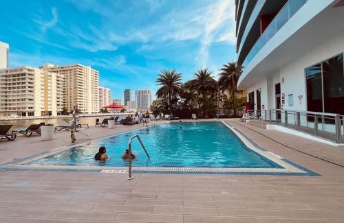 Hallandale Beach Hotel | Amazing Family Studio at Beachwalk on Hallandale