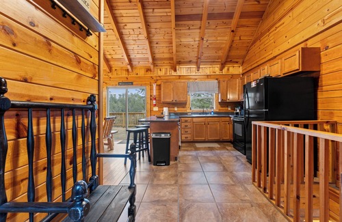 Zoe Cabina | Amazing Grace Cabin at Red River Gorge! Million dollar views! Sleeps 12! Hot tub