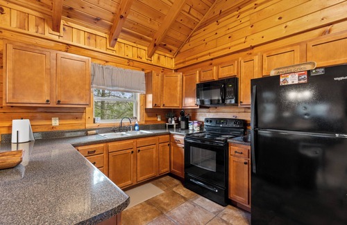 Zoe Cabina | Amazing Grace Cabin at Red River Gorge! Million dollar views! Sleeps 12! Hot tub