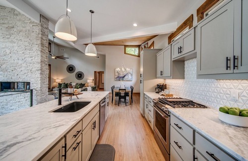 Ellijay Cabina | Amazing Grace ~ Indoor Heated Pool ~ Pickleball ~ Basketball ~ Hot Tub ~ Fire Pit