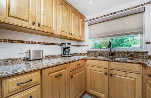 Englewood Casa | Amazing Gulf Beaches, Dearborn street min away. Heated Pool w/ Palm trees, Lanai