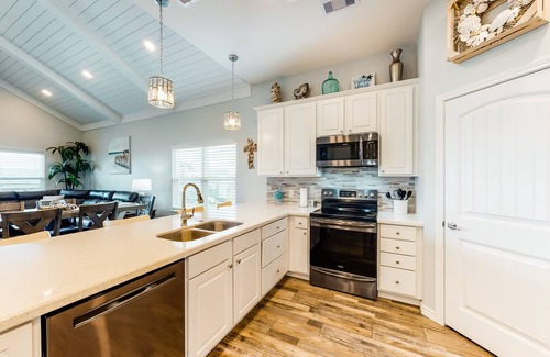 Freeport Casa | Amazing | Gulf Views | Large Deck | Family Fun