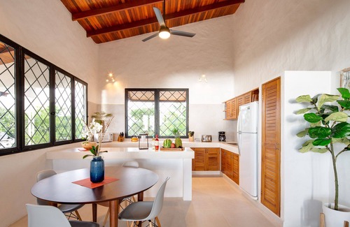 El Cerro Casa | NUEVA LISTA, Increíble casa en la ladera, recientemente renovada con piscina privada infinita