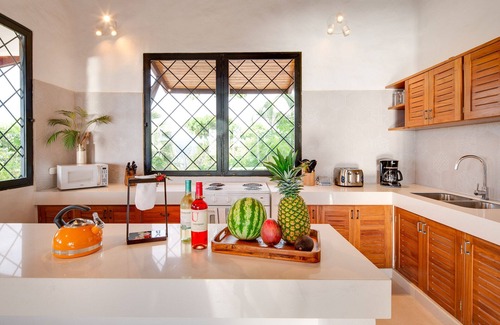 El Cerro Casa | NUEVA LISTA, Increíble casa en la ladera, recientemente renovada con piscina privada infinita
