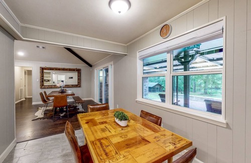 Bellville Casa | Amazing Home & Guest House on 14 Acres - Vineyards, Pond & Trails