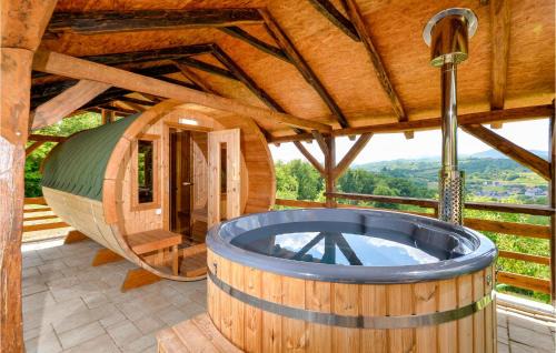 Sveti Ivan Zelina Casa | Amazing Home In Adamovec With Sauna