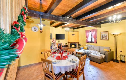 Sveti Ivan Zelina Casa | Amazing Home In Adamovec With Sauna