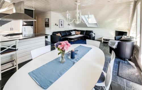 Farsund Casa | Amazing Home In Farsund With Wifi