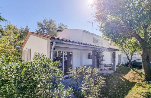 La Bree-les-Bains Casa | Amazing home in La Bre-les-Bains with WiFi and 4 Bedrooms