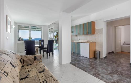 Ika Casa | Amazing Home In Ika With House Sea View