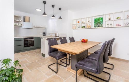 Mucici Casa | Amazing Home In Jurdani