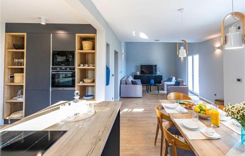 Plano Casa | Amazing Home In Kastel Stafilic