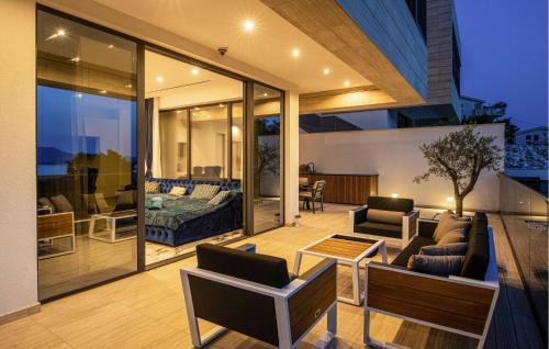 Komarna Casa | Amazing Home In Komarna
