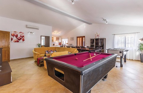 Krnica Casa | Impresionante casa en Krnica con cocina