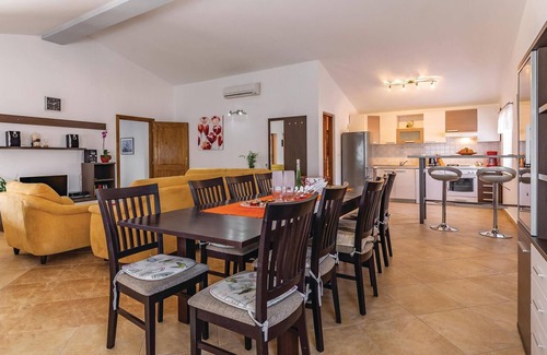 Krnica Casa | Impresionante casa en Krnica con cocina
