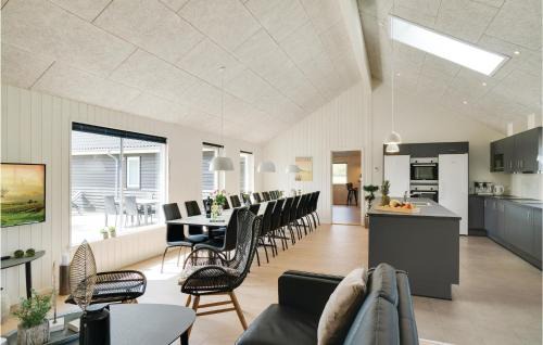 Houstrup Casa | Amazing Home In Nørre Nebel With Wifi